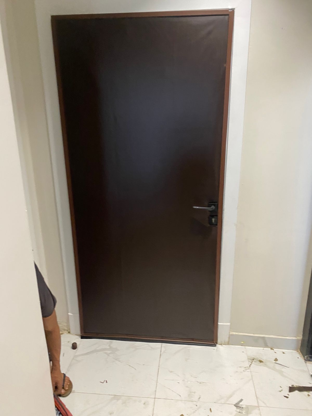 عزل إطارات النوافذ والأبواب - إغلاق محكم لمنع تسرب الصوت